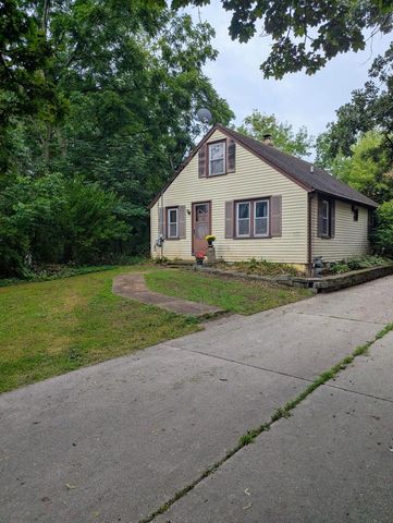 6115 S Linnie Lac DRIVE, New Berlin, WI 53146