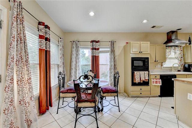 860 Southland Pass, Stone Mountain, GA 30087