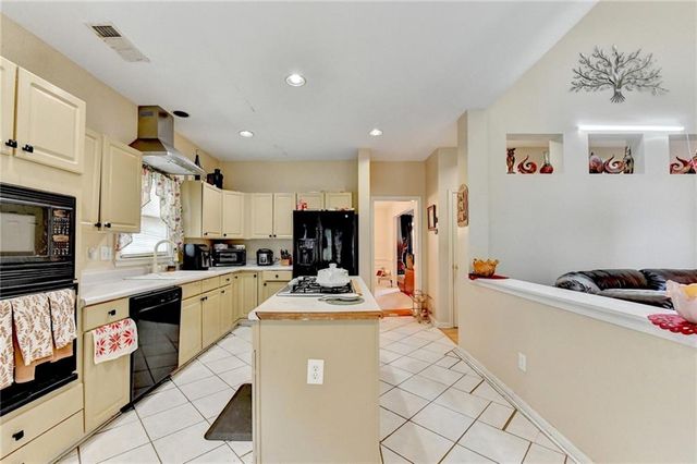 860 Southland Pass, Stone Mountain, GA 30087