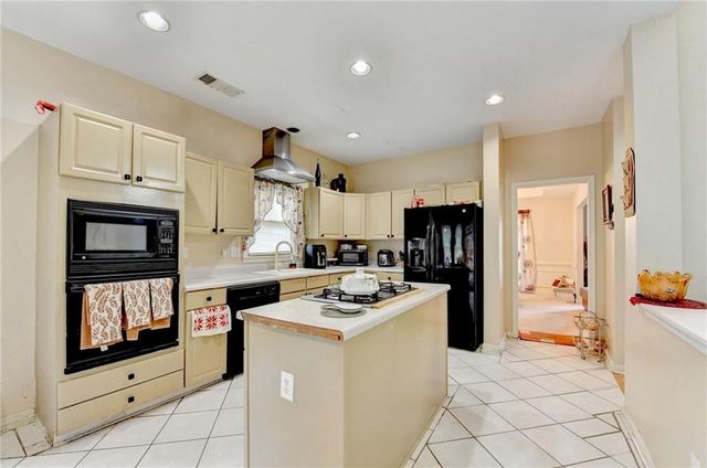 860 Southland Pass, Stone Mountain, GA 30087