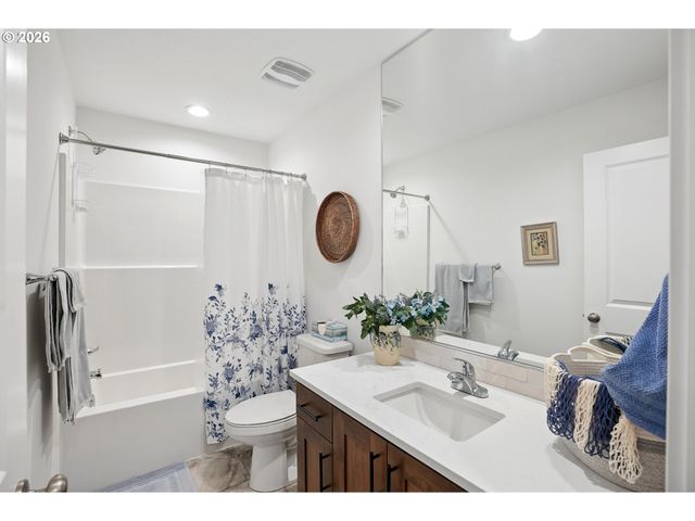 10435 Se Heritage Rd, Happy Valley, OR 97086