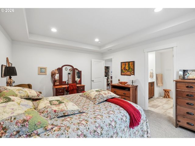 10435 Se Heritage Rd, Happy Valley, OR 97086