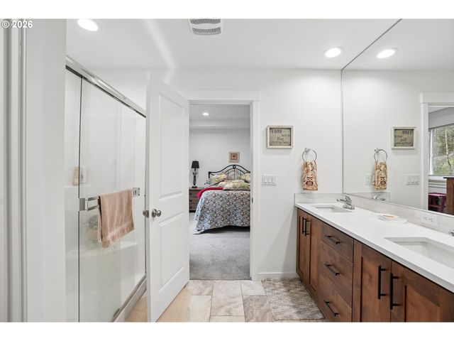 10435 Se Heritage Rd, Happy Valley, OR 97086