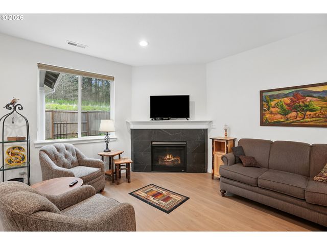 10435 Se Heritage Rd, Happy Valley, OR 97086