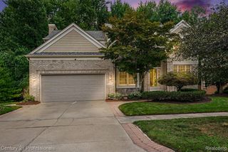 25726 Groveland, Novi, MI 48374