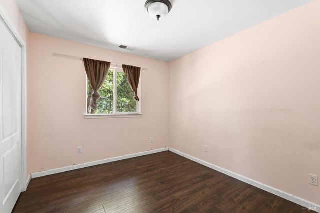 25088 Goose Cir, Willits, CA 95490