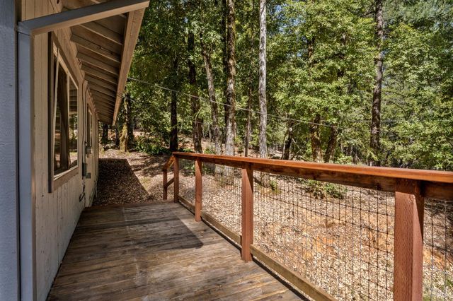 25088 Goose Cir, Willits, CA 95490