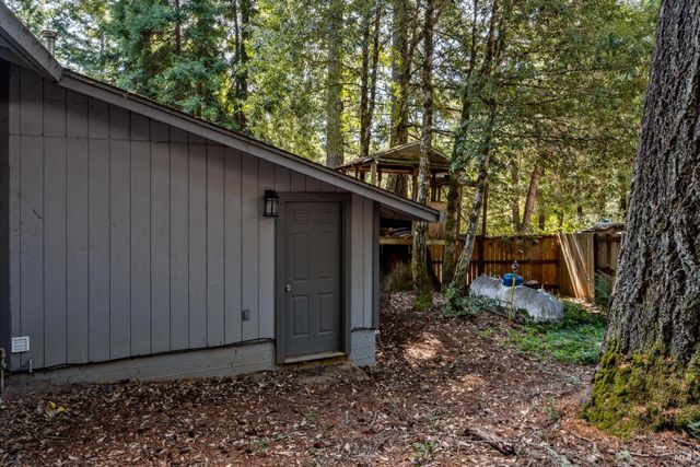 25088 Goose Cir, Willits, CA 95490