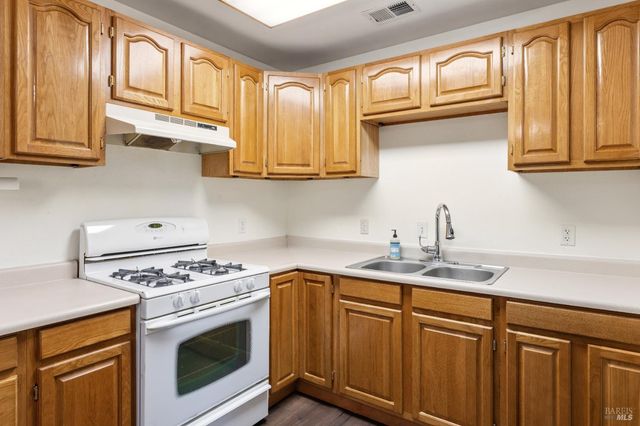 25088 Goose Cir, Willits, CA 95490