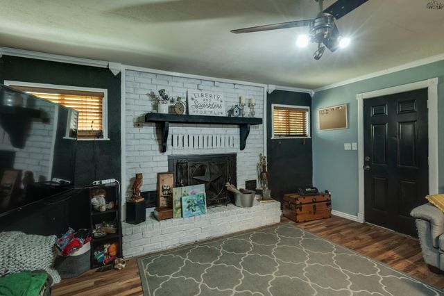 415 W ALDINE STREET, Iowa Park, TX 76367