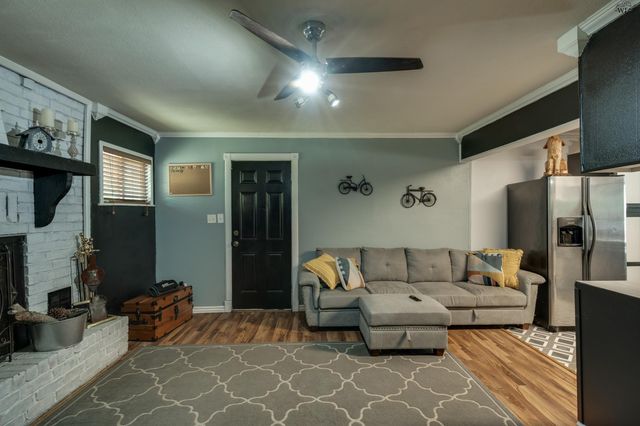 415 W ALDINE STREET, Iowa Park, TX 76367