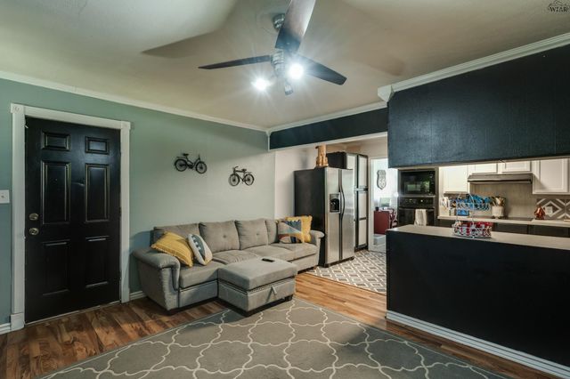 415 W ALDINE STREET, Iowa Park, TX 76367