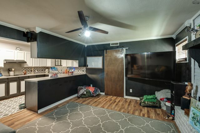415 W ALDINE STREET, Iowa Park, TX 76367