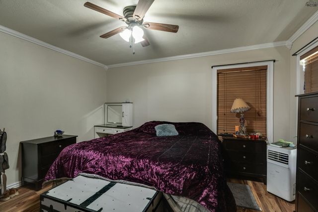 415 W ALDINE STREET, Iowa Park, TX 76367