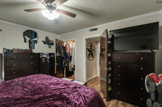 415 W ALDINE STREET, Iowa Park, TX 76367