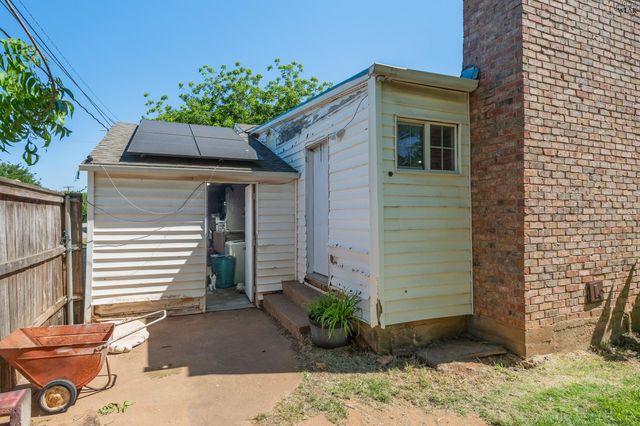415 W ALDINE STREET, Iowa Park, TX 76367