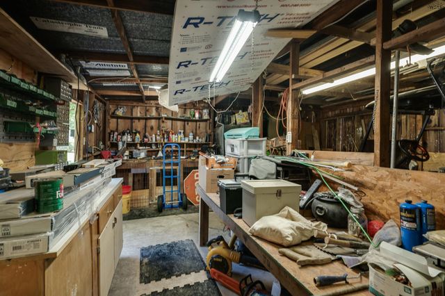 415 W ALDINE STREET, Iowa Park, TX 76367