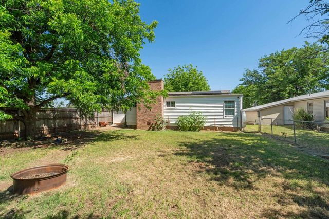 415 W ALDINE STREET, Iowa Park, TX 76367