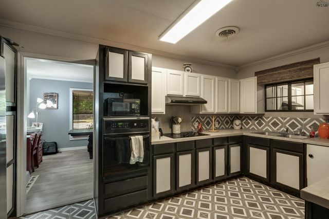 415 W ALDINE STREET, Iowa Park, TX 76367