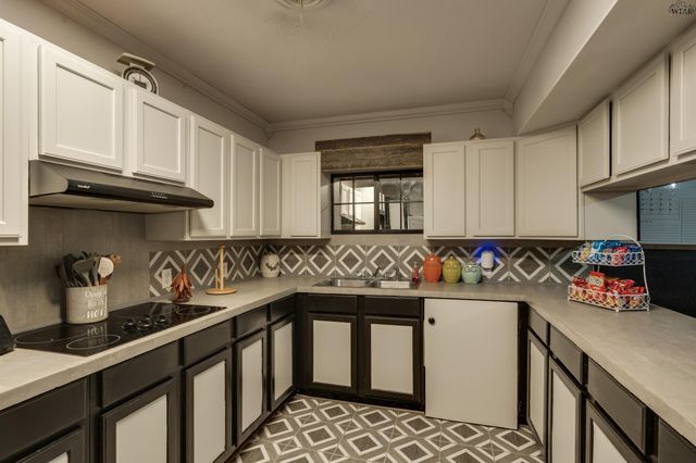415 W ALDINE STREET, Iowa Park, TX 76367