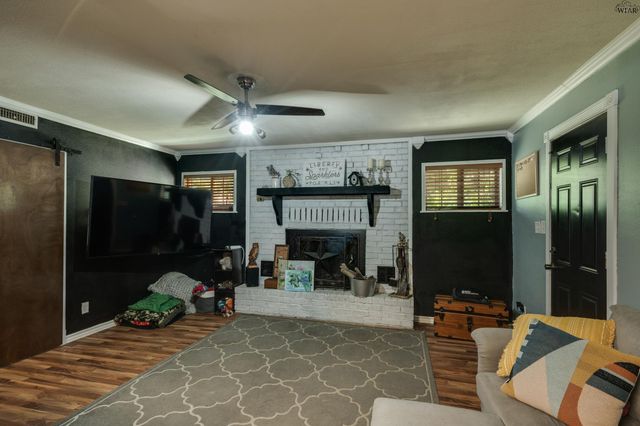 415 W ALDINE STREET, Iowa Park, TX 76367