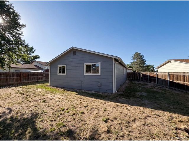 2162 Wedgewood Dr, Greeley, CO 80631