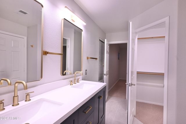 7580 E Earll Drive 84, Scottsdale, AZ 85251