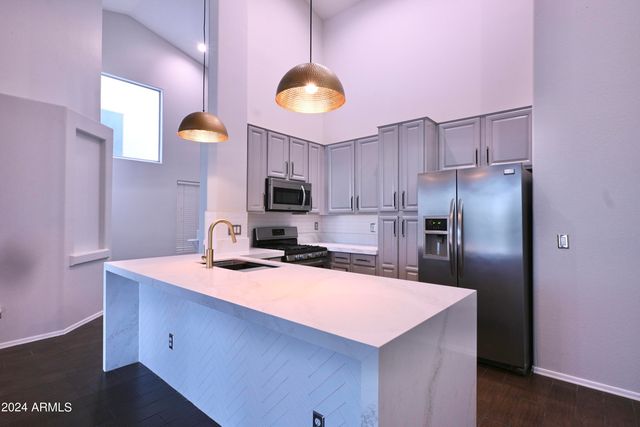 7580 E Earll Drive 84, Scottsdale, AZ 85251