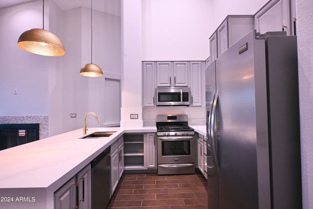 7580 E Earll Drive 84, Scottsdale, AZ 85251