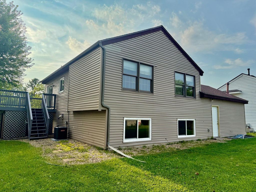 3845 Hale Avenue N, Oakdale, MN 55128