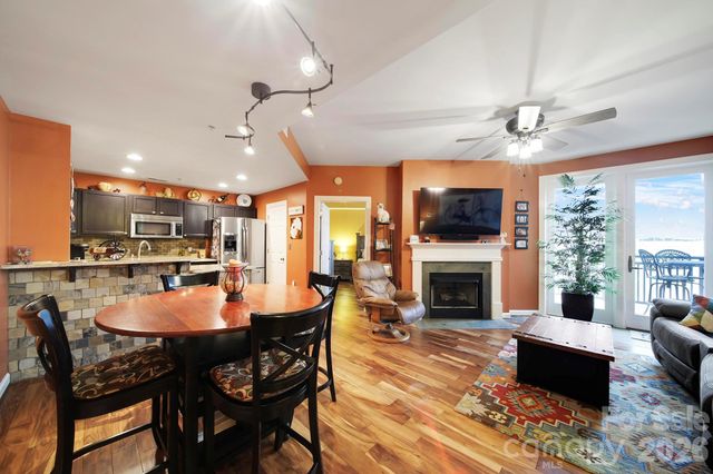 718 W Trade Street 803, Charlotte, NC 28202