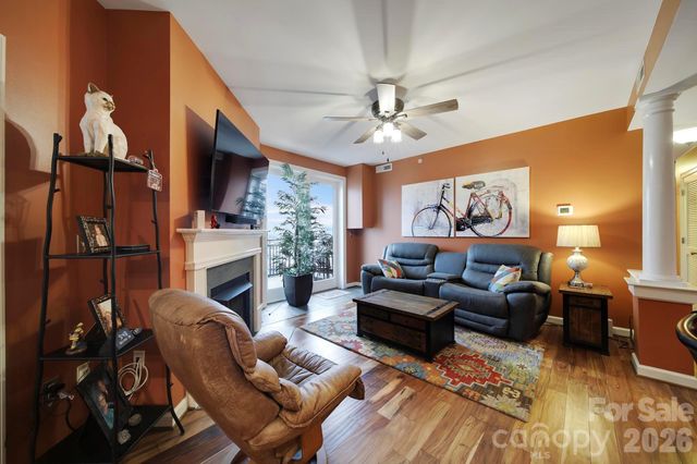 718 W Trade Street 803, Charlotte, NC 28202