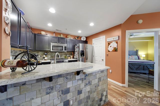 718 W Trade Street 803, Charlotte, NC 28202