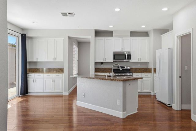 877 lavastone Dr, Lincoln, CA 95648