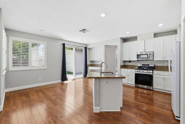 877 lavastone Dr, Lincoln, CA 95648