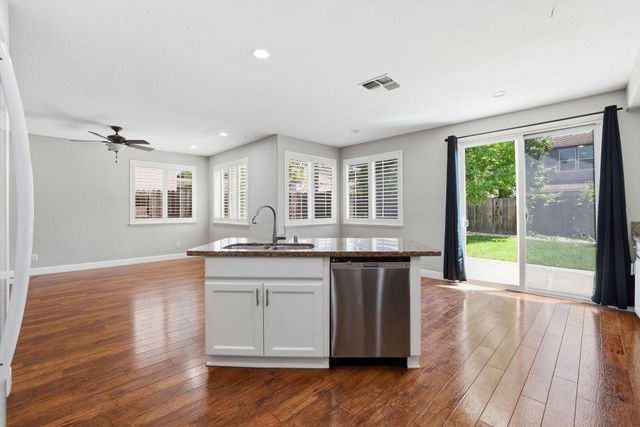 877 lavastone Dr, Lincoln, CA 95648