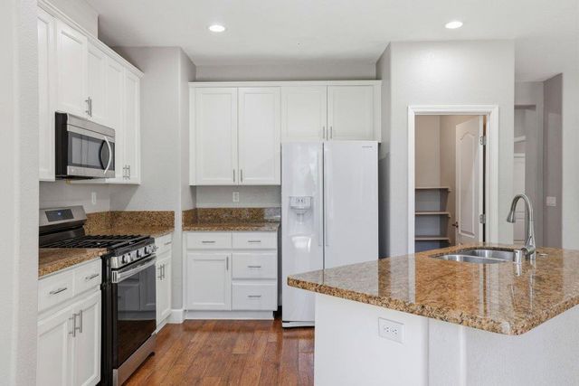 877 lavastone Dr, Lincoln, CA 95648