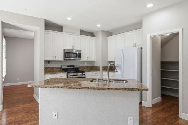 877 lavastone Dr, Lincoln, CA 95648