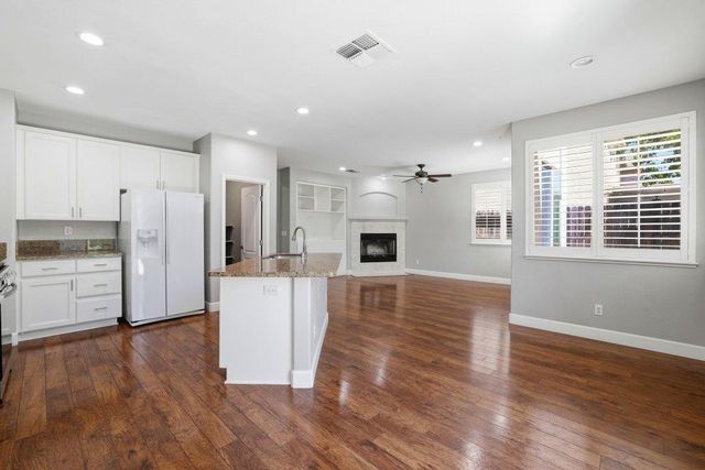 877 lavastone Dr, Lincoln, CA 95648