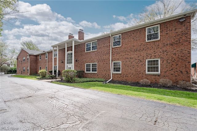 2720 Pease Drive 219N, Rocky River, OH 44116