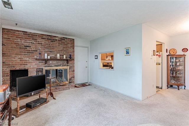 2720 Pease Drive 219N, Rocky River, OH 44116
