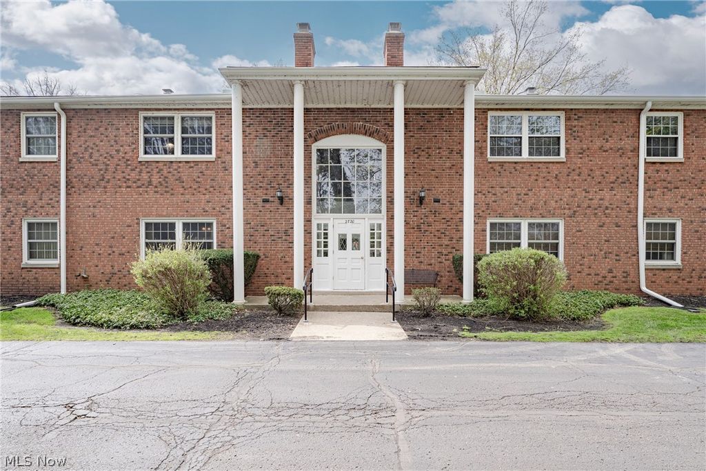 2720 Pease Drive 219N, Rocky River, OH 44116