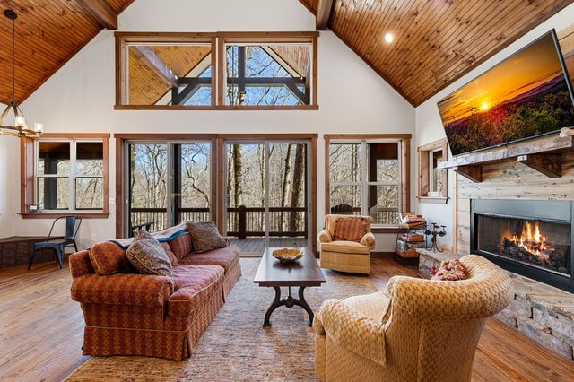 139 White Oak Drive, Blue Ridge, GA 30513