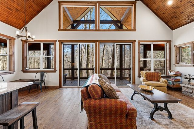 139 White Oak Drive, Blue Ridge, GA 30513