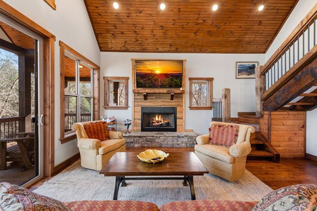 139 White Oak Drive, Blue Ridge, GA 30513