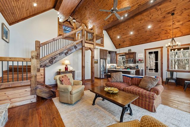 139 White Oak Drive, Blue Ridge, GA 30513