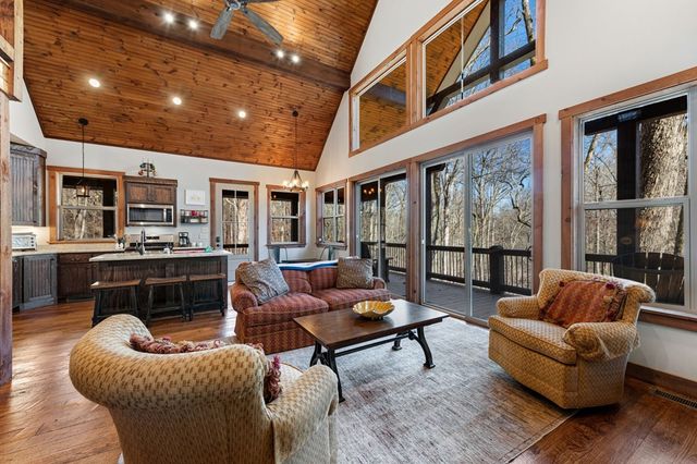 139 White Oak Drive, Blue Ridge, GA 30513