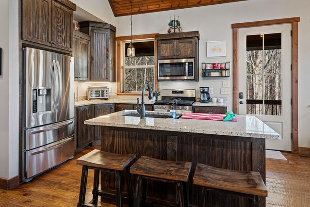 139 White Oak Drive, Blue Ridge, GA 30513