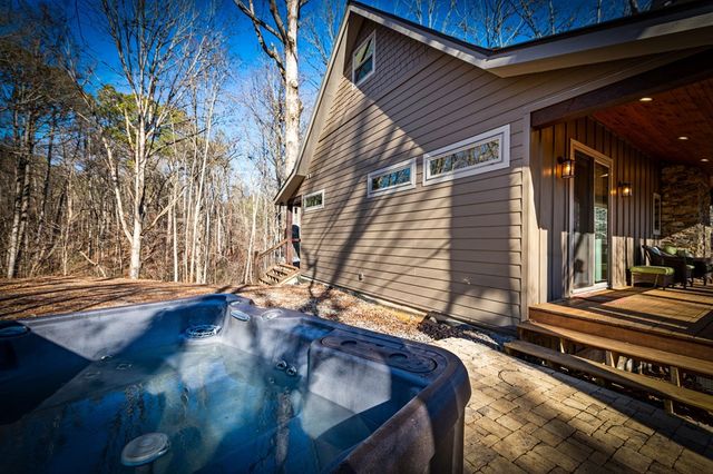 139 White Oak Drive, Blue Ridge, GA 30513