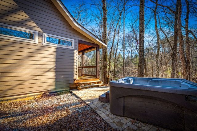 139 White Oak Drive, Blue Ridge, GA 30513